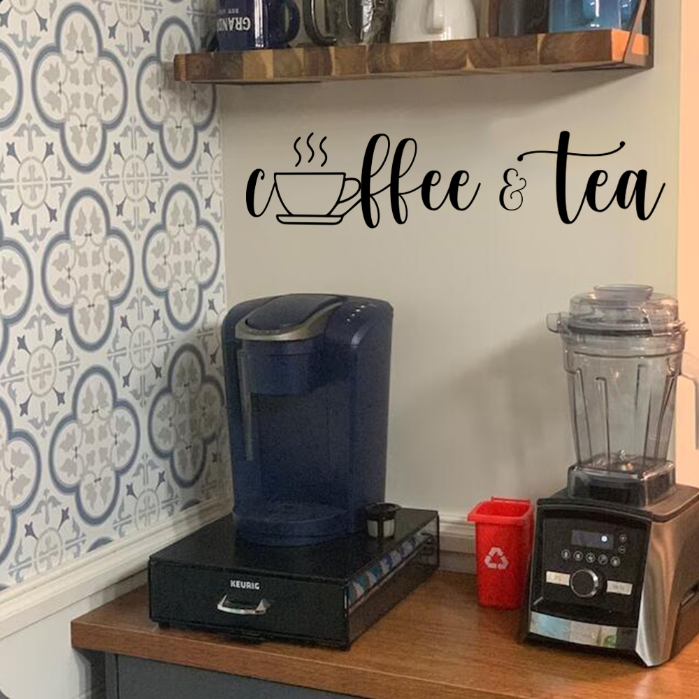 Switching Coffee To Tea - Bar z kawą i kubek do