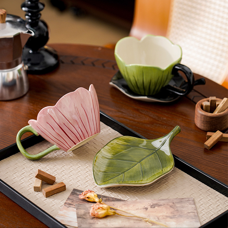 Nieregularny ręcznie malowany  – Coffee Tea And Leaf recenzja i cena