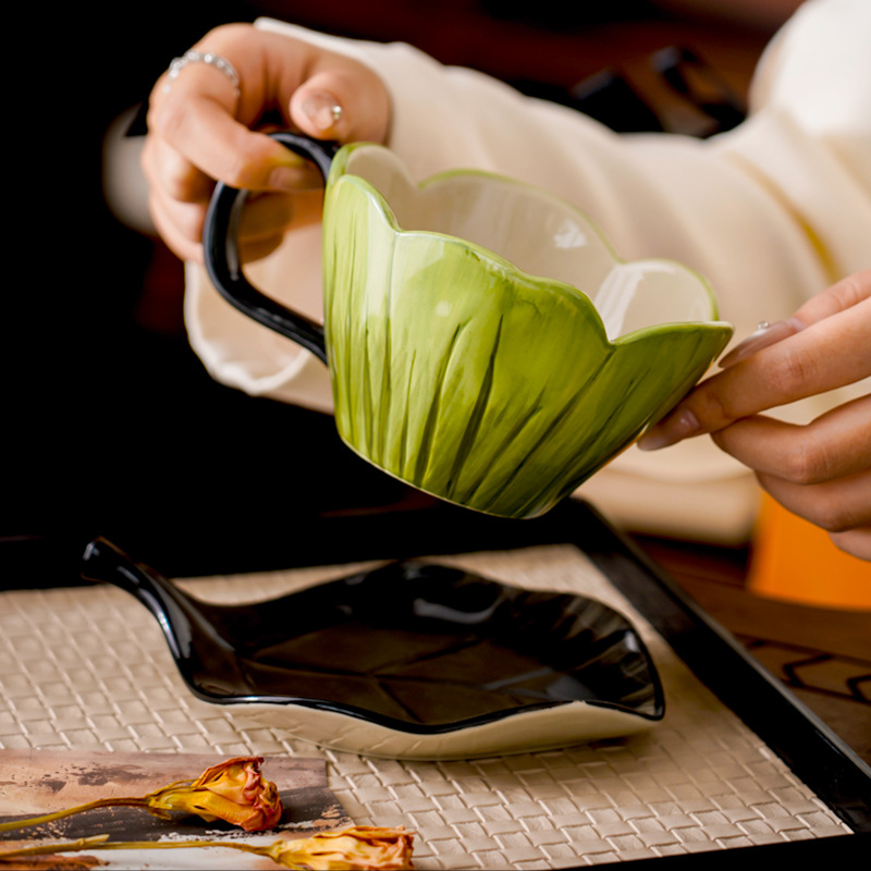 Nieregularny ręcznie malowany  – Coffee Tea And Leaf recenzja i cena