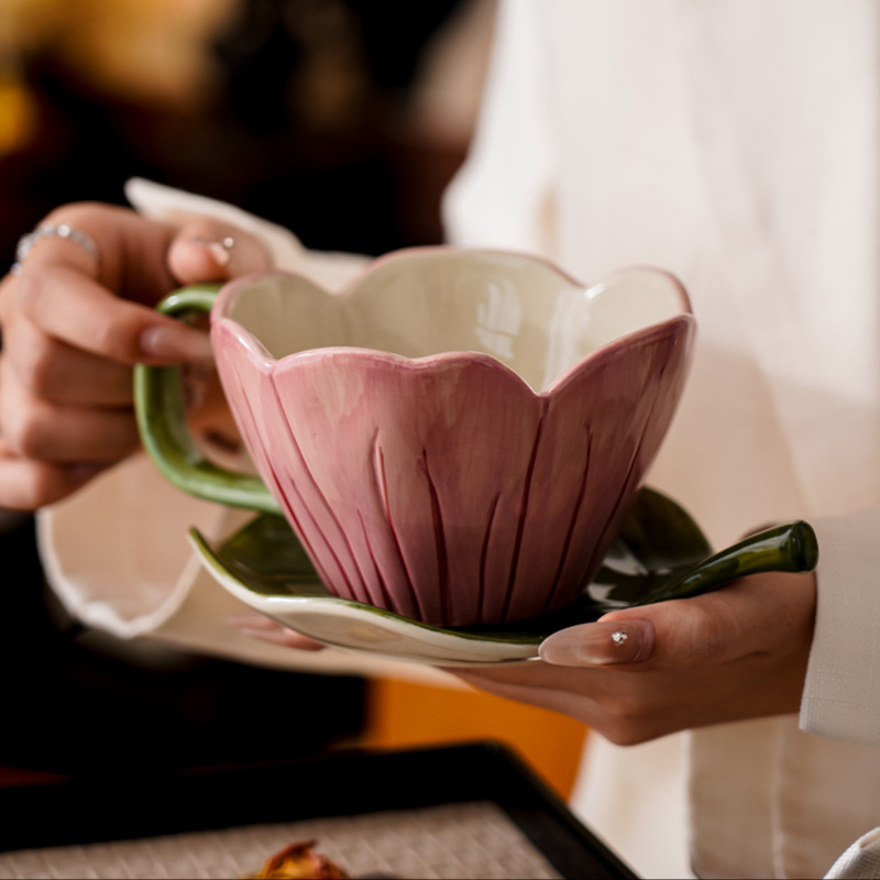 Nieregularny ręcznie malowany  – Coffee Tea And Leaf recenzja i cena